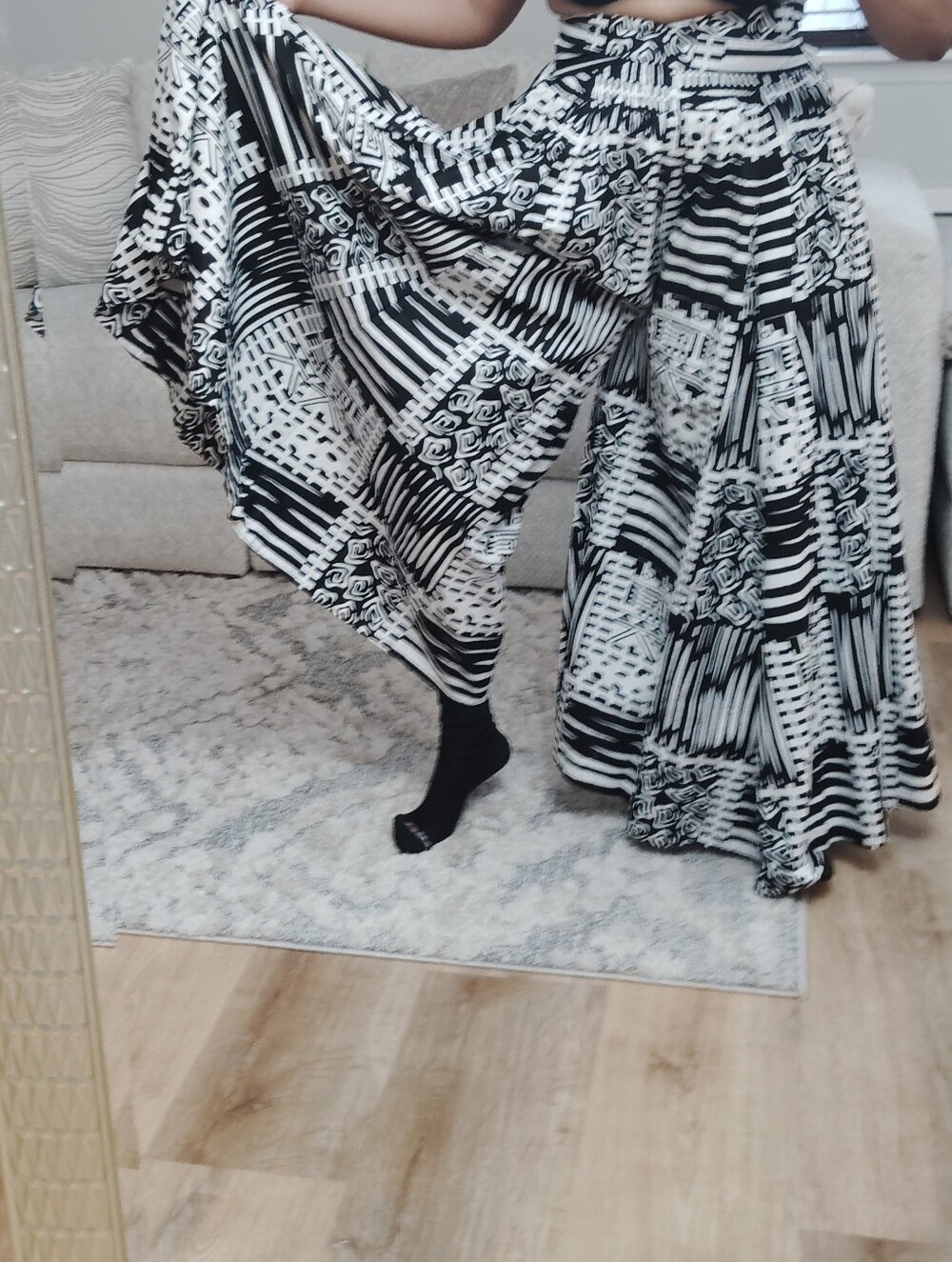 Womenโs Wide Leg Tiered Palazzo Pants - Black & White Pattern O/S (NWT)